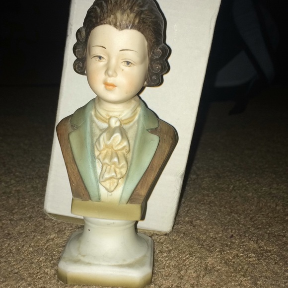 Figurines - Picture 1 of 3